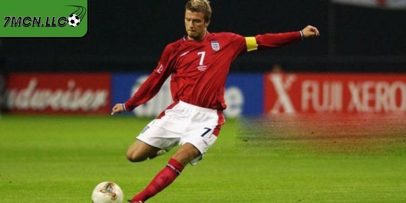 Cầu Thủ Đá Phạt Hay Nhất – Huyền Thoại Từ Chấm Cố Định 3 David Beckham gieo ác mộng cho thủ môn bằng bóng xoáy