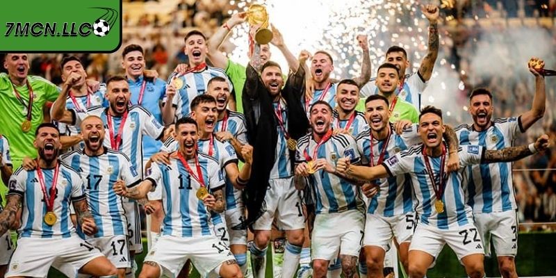 Những chiếc cúp đánh dấu thời kỳ hoàng kim của Barcelona