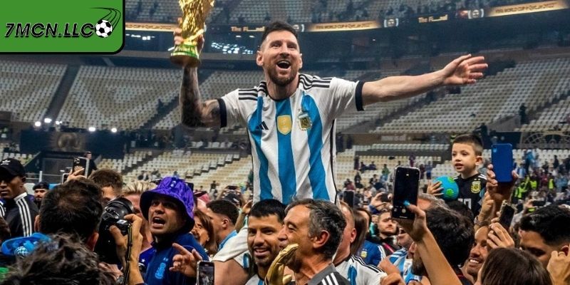 Messi có bao nhiêu danh hiệu ở cấp câu lạc bộ và đội tuyển